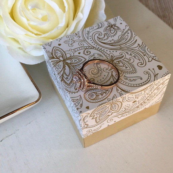 ✨Double Halo Crystal Center Ring Rose Gold - Picture 5 of 8